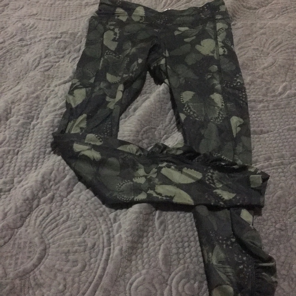 Lululemon Camo butterflies size 4